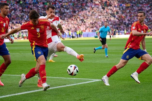 Robin Le Normand (Spanien Nationalmannschaft Euro 2024, 03), Ante Budimir (Kroatien Nationalmannschaft Euro 2024, 16), Robin Le Normand (Spanien Nationalmannschaft Euro 2024, 03), GER, UEFA EURO, EM, Europameisterschaft,Fussball 2024, Fussball Herren, UEFA EM 2024 Matchtag 1, Gruppe B, Spanien vs. Kroatien, 15.06.2024. GER, UEFA Euro 2024, Fussball Herren, UEFA EM 2024 Matchtag 1, Gruppe B, Spanien vs. Kroatien, 15.06.2024. Berlin Copyright: xEibner-Pressefotox xClaudiusxRauchx EP_CRH