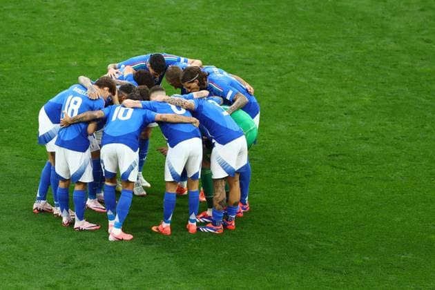 Italy in the team huddle Italy v Albania, UEFA European Championship, EM, Europameisterschaft 2024, Group B, Football, BVB Stadion, Dortmund, Germany, 15 Jun 2024 EDITORIAL USE ONLY No use with unauthorised audio, video, data, fixture lists, club league logos or live services. Online in-match use limited to 120 images, no video emulation. No use in betting, games or single club league player publications. Copyright: xKieranxMcManus Shutterstockx 14539296af