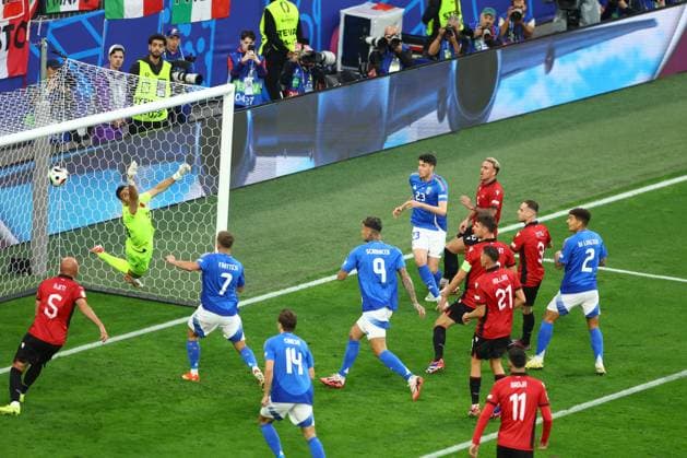 Alessandro Bastoni of Italy scores to make it 1-1 Italy v Albania, UEFA European Championship, EM, Europameisterschaft 2024, Group B, Football, BVB Stadion, Dortmund, Germany, 15 Jun 2024 EDITORIAL USE ONLY No use with unauthorised audio, video, data, fixture lists, club league logos or live services. Online in-match use limited to 120 images, no video emulation. No use in betting, games or single club league player publications. Copyright: xKieranxMcManus Shutterstockx 14539296as