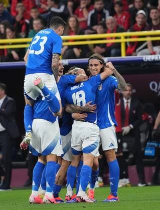GER, EM UEFA 2024, Group B, Italy vs Albania 15.06.2024, Signal-Iduna Park, Dortmund, GER, EM UEFA 2024, Group B, Italy vs Albania, im Bild Italy™s midfielder 18 Nicolo Barella freut sich über das Tor zum 1:2.