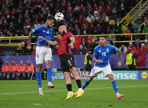 GER, EM UEFA 2024, Group B, Italy vs Albania 15.06.2024, Signal-Iduna Park, Dortmund, GER, EM UEFA 2024, Group B, Italy vs Albania, im Bild Italy™s forward 09 Gianluca Scamacca, Albania s defender 05 Arlind Ajeti , Italy™s midfielder 10 Lorenzo Pellegrini