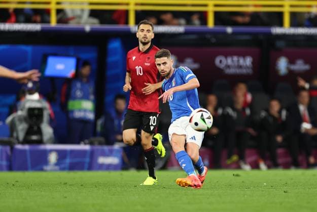 15.06.2024, Fussball Europameisterschaft, UEFA EURO, EM, Europameisterschaft,Fussball 2024, Italien - Albanien, Gruppe B, BVB Stadion Dortmund, v.l., Nedim Bajrami (Albanien), Jorge Luiz Jorginho (Italien) Copyright: HMBxMedia