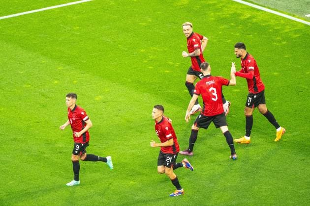 GER, EURO 2024, Group B, Italien (ITA) vs Albanien (ALB) 15.06.2024, BVB Stadium Dortmund, Dortmund, GER, EURO 2024, Group B, Italien (ITA) vs Albanien (ALB) Im Bild: Das 0:1, für Albanien nach 23 Sekunden durch Neid Bajrami (Albanien ALB, 10); Jubel nach dem Tor zum 0 : 1 ;Torjubel Jubel; jubelt; jubeln; in der Fankurve