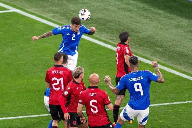 GER, EURO 2024, Group B, Italien (ITA) vs Albanien (ALB) 15.06.2024, BVB Stadium Dortmund, Dortmund, GER, EURO 2024, Group B, Italien (ITA) vs Albanien (ALB) Im Bild: Giovanni di Lorenzo (Italien ITA, 02); Kopfball Kopfballduell; Dynamik, Aktion, Action, Spielszene; im Strafraum