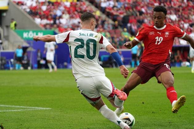 Fussball, UEFA EURO, EM, Europameisterschaft,Fussball 2024, EM 2024, Gruppenphase, Gruppe A, Ungarn-Schweiz Köln Stadion Roland Sallai Ungarn, Dan Ndoye, Schweiz ,