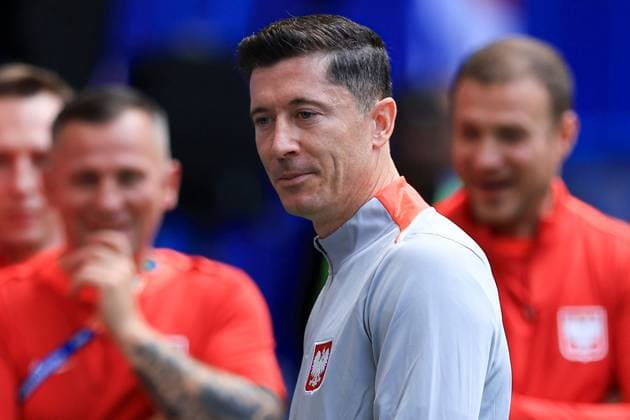 Robert Lewandowski of Poland starts from the bench due to a thigh injury Poland v Netherlands, UEFA European Championship, EM, Europameisterschaft 2024, Group D, Football, Volksparkstadion, Hamburg, Germany, 16 Jun 2024 EDITORIAL USE ONLY No use with unauthorised audio, video, data, fixture lists, club league logos or live services. Online in-match use limited to 120 images, no video emulation. No use in betting, games or single club league player publications. Copyright: xMattxWest Shutterstockx 14539367ay