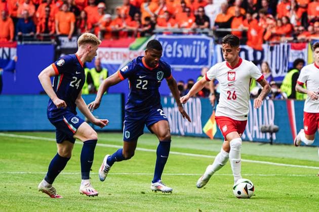 Jerdy Schouten (Niederlande, 24), Denzel Dumfries (Niederlande, 22), Kacper Urbanski (Polen, 26) GER, Polen vs. Niederlande, Fussball Europameisterschaft, UEFA EURO, EM, Europameisterschaft,Fussball 2024, Spieltag 1, 16.06.2024 GER, Polen vs. Niederlande, Fussball Europameisterschaft, UEFA Euro 2024, Spieltag 1, 16.06.2024 Hamburg Copyright: xEibner-Pressefoto MarcelxvonxFehrnx EP_MFN