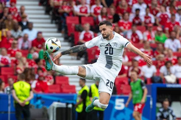 Petar Stojanovic (Slowenien, 20) am Ball, GER, Slovenia (SVN) vs Denmark (DEN), Fussball Europameisterschaft, UEFA EURO, EM, Europameisterschaft,Fussball 2024, Gruppe C, 1. Spieltag, 16.06.2024 GER, Slovenia (SVN) vs Denmark (DEN), Fussball Europameisterschaft, UEFA EURO 2024, Gruppe C, 1. Spieltag, 16.06.2024 Stuttgart Copyright: xEibner-Pressefoto Memmlerx EP_MMR