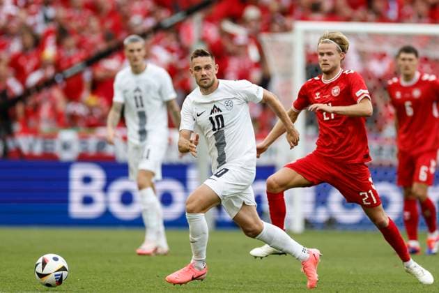 16.06.2024, Fussball, Europameisterschaft, Slovenia - Denmark, GER, Stuttgart, Football Arena, Bild: v. li. Timi Elsnik (Slovenia, 10), Morten Hjulmand (Denmark, 21), Action, duels, fighting for the ball, Copyright: HMBxMedia xHeikoxBecker