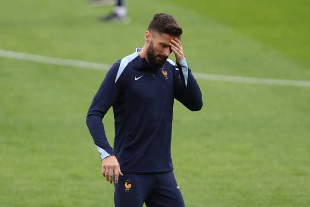 Olivier Giroud (France) ist enttaeuscht, UEFA EURO, EM, Europameisterschaft,Fussball 2024 - Group D, Austria vs France, Paul Janes Stadion am 16. June 2024 in Düsseldorf, Deutschland. (Foto von Oliver Kaelke DeFodi Images) Olivier Giroud (France) looks dejected, UEFA EURO 2024 - Group D, Austria vs France, Paul Janes Stadion on June 16, 2024 in Dusseldorf, Germany. (Photo by Oliver Kaelke DeFodi Images) Defodi-678_2024_06_16_OK_AUTFRA_0064