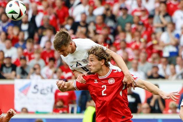 16.06.2024, Fussball, Europameisterschaft, Slovenia - Denmark, GER, Stuttgart, Football Arena, Bild: v. li. Jaka Bijol (Slovenia, 6), Joachim Andersen (Denmark, 2), Action, duels, fighting for the ball, head, Copyright: HMBxMedia xHeikoxBecker