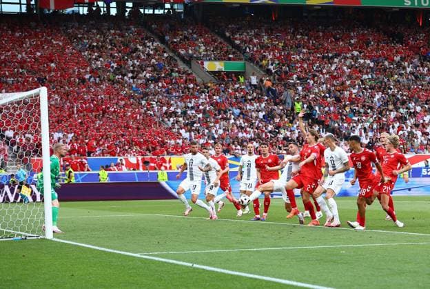 Andraz Sporar of Slovenia shoots wide Slovenia v Denmark, UEFA European Championship, EM, Europameisterschaft 2024, Group C, Football, Stuttgart Arena, Stuttgart, Germany, 16 Jun 2024 EDITORIAL USE ONLY No use with unauthorised audio, video, data, fixture lists, club league logos or live services. Online in-match use limited to 120 images, no video emulation. No use in betting, games or single club league player publications. Copyright: xMichaelxZemanek Shutterstockx 14539399dh