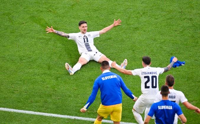 Erik Janza (Slovenia) bejubelt sein Tor, UEFA EURO, EM, Europameisterschaft,Fussball 2024 - Group C, Slovenia vs Denmark, Arena Stuttgart am 16. June 2024 in Stuttgart, Deutschland. (Foto von Silas Schueller DeFodi Images) Erik Janza (Slovenia) celebrates his goal, UEFA EURO 2024 - Group C, Slovenia vs Denmark, Arena Stuttgart on June 16, 2024 in Stuttgart, Germany. (Photo by Silas Schueller DeFodi Images) Defodi-0581897539st