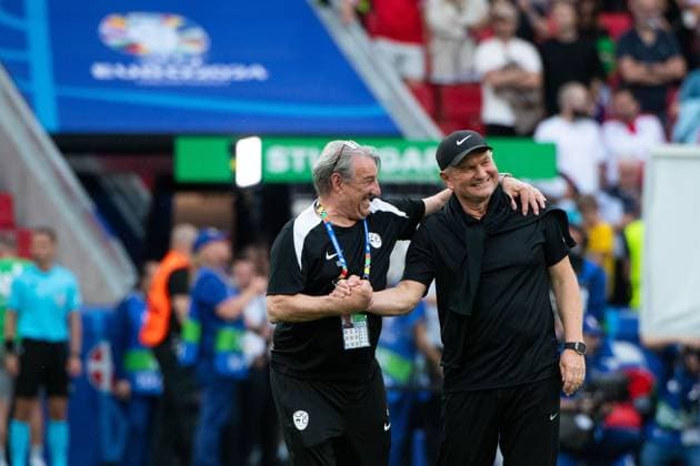 Matjaz Kek (Slowenien, Trainer) mit Betreuer, GER, Slovenia (SVN) vs Denmark (DEN), Fussball Europameisterschaft, UEFA EURO, EM, Europameisterschaft,Fussball 2024, Gruppe C, 1. Spieltag, 16.06.2024 GER, Slovenia (SVN) vs Denmark (DEN), Fussball Europameisterschaft, UEFA EURO 2024, Gruppe C, 1. Spieltag, 16.06.2024 Stuttgart Copyright: xEibner-Pressefoto Memmlerx EP_MMR