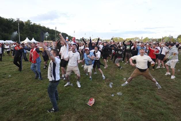 England fans celebrates the 1st goal scored by Jude Bellingham in the fan zone at Trabrennbahn, Gelsenkirchen, Germany Serbia v England, UEFA European Championship, EM, Europameisterschaft 2024, Group C, Football, Arena Aufschalke, Gelsenkirchen, Germany - 16 Jun 2024 EDITORIAL USE ONLY No use with unauthorised audio, video, data, fixture lists, club league logos or live services. Online in-match use limited to 120 images, no video emulation. No use in betting, games or single club league player publications. Copyright: xPaulxCurrie Shutterstockx 14541951eg