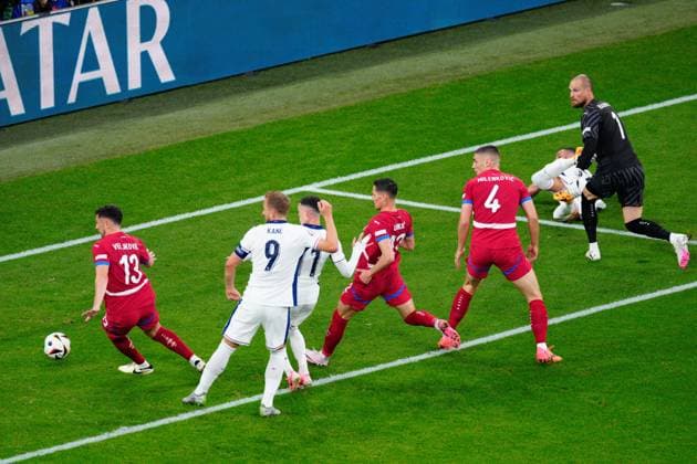 Harry Kane of England takes a shot but fails to score Serbia v England, UEFA European Championship, EM, Europameisterschaft 2024, Group C, Football, Arena Aufschalke, Gelsenkirchen, Germany, 16 Jun 2024 EDITORIAL USE ONLY No use with unauthorised audio, video, data, fixture lists, club league logos or live services. Online in-match use limited to 120 images, no video emulation. No use in betting, games or single club league player publications. Copyright: xDavexShopland Shutterstockx 14539403ao