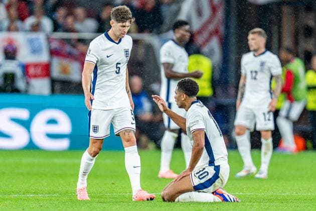 John Stones (England, 5) Jude Bellingham (England, 10) Serbien vs. England, Herren, Fussball, 1. Spieltag, EURO 2024, 16.06.2024, Europameisterschaft, Gruppe C Serbien vs. England, Herren, Fussball, 1. Spieltag, EURO 2024, 16.06.2024, Europameisterschaft, Gruppe C Gelsenkirchen Copyright: xEibner-Pressefoto BahhoxKarax EP_SRB