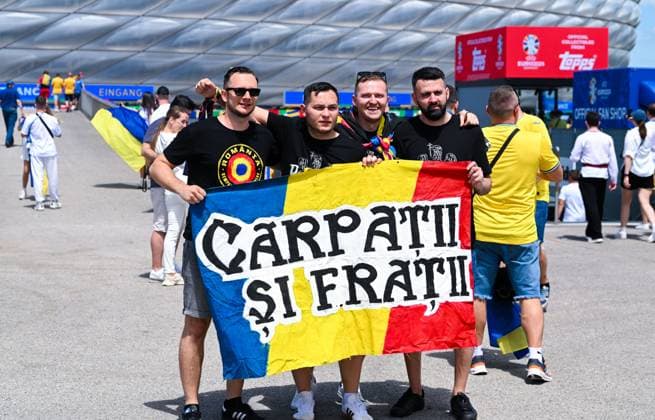 Fans von Rumaenien, UEFA EURO, EM, Europameisterschaft,Fussball 2024 - Group E, Romania vs Ukraine, Fussball Arena Muenchen am 17. June 2024 in Muenchen, Deutschland. (Foto von Silas Schueller DeFodi Images) Fans of Romania, UEFA EURO 2024 - Group E, Romania vs Ukraine, Munich Football Arena on June 17, 2024 in Muenchen, Germany. (Photo by Silas Schueller DeFodi Images) Defodi-0582258551st