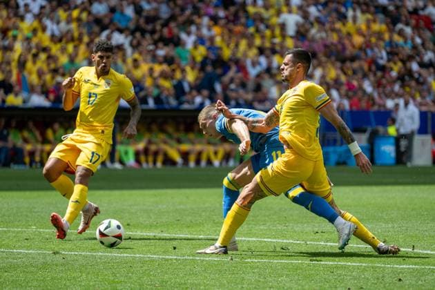Florinel Coman (Rumaenien, 17), Artem Dovbyk (Ukraine, 11), Andonie Andrei Burca (Rumaenien, 15) , GER, Rumaenien vs. Ukraine, Fussball Europameisterschaft, UEFA EURO, EM, Europameisterschaft,Fussball 2024, Gruppe E, 1. Spieltag, 17.06.2024, GER, Rumaenien vs. Ukraine, Fussball Europameisterschaft, UEFA EURO 2024, Gruppe E, 1. Spieltag, 17.06.2024 Muenchen Copyright: xEibner-Pressefoto SaschaxWaltherx EP_SWA