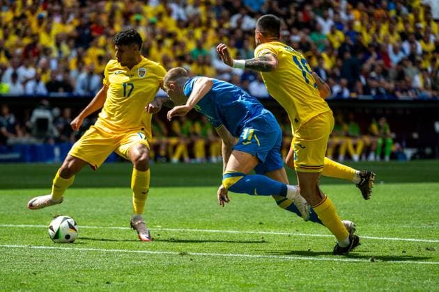 Florinel Coman (Rumaenien, 17), Artem Dovbyk (Ukraine, 11), Andonie Andrei Burca (Rumaenien, 15) , GER, Rumaenien vs. Ukraine, Fussball Europameisterschaft, UEFA EURO, EM, Europameisterschaft,Fussball 2024, Gruppe E, 1. Spieltag, 17.06.2024, GER, Rumaenien vs. Ukraine, Fussball Europameisterschaft, UEFA EURO 2024, Gruppe E, 1. Spieltag, 17.06.2024 Muenchen Copyright: xEibner-Pressefoto SaschaxWaltherx EP_SWA
