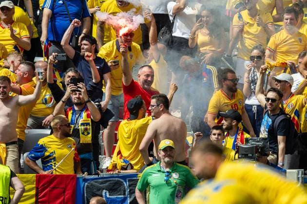 Fan mit Phyro, nach Tor zum 1:0 durch Nicolae Claudiu Stanciu (Rumaenien, 21), GER, Rumaenien vs. Ukraine, Fussball Europameisterschaft, UEFA EURO, EM, Europameisterschaft,Fussball 2024, Gruppe E, 1. Spieltag, 17.06.2024, GER, Rumaenien vs. Ukraine, Fussball Europameisterschaft, UEFA EURO 2024, Gruppe E, 1. Spieltag, 17.06.2024 Muenchen Copyright: xEibner-Pressefoto SaschaxWaltherx EP_SWA