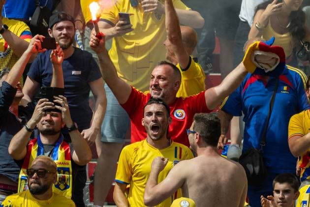 Fan mit Phyro nach Tor zum 1:0 durch Nicolae Claudiu Stanciu (Rumaenien, 21), GER, Rumaenien vs. Ukraine, Fussball Europameisterschaft, UEFA EURO, EM, Europameisterschaft,Fussball 2024, Gruppe E, 1. Spieltag, 17.06.2024, GER, Rumaenien vs. Ukraine, Fussball Europameisterschaft, UEFA EURO 2024, Gruppe E, 1. Spieltag, 17.06.2024 Muenchen Copyright: xEibner-Pressefoto SaschaxWaltherx EP_SWA