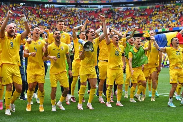 Schlussjubel,Teamfoto,Team, Ianis HAGI (ROM) mit Megaphon, Jubel,Freude,Begeisterung,Aktion. Gruppenphase Gruppe C Rumaenien (ROU) - Ukraine (UKR) 3-0, am 17.06.2024 Fussball Arena Muenchen, Fussball UEFA EURO, EM, Europameisterschaft,Fussball 2024 GERMANY vom 14.06.2024 - 14.07.2024.