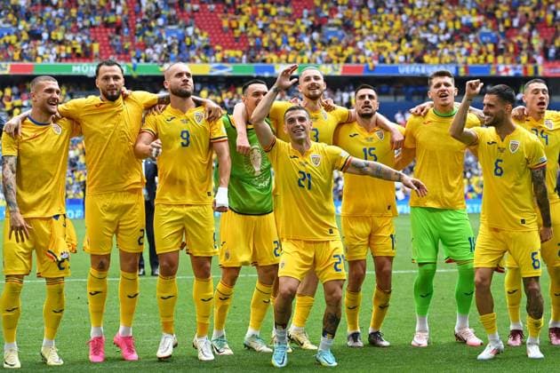 Schlussjubel,Teamfoto,Team, vorne Nicolae STANCIU (ROM,21), Jubel,Freude,Begeisterung,Aktion. Gruppenphase Gruppe C Rumaenien (ROU) - Ukraine (UKR) 3-0, am 17.06.2024 Fussball Arena Muenchen, Fussball UEFA EURO, EM, Europameisterschaft,Fussball 2024 GERMANY vom 14.06.2024 - 14.07.2024.