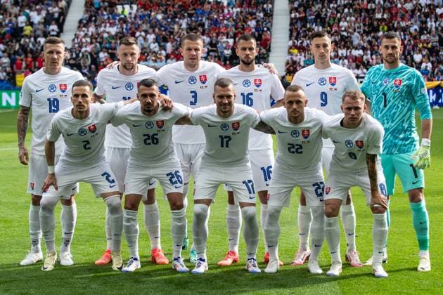UEFA EURO, EM, Europameisterschaft,Fussball 2024: Belgien - Slowakei; 17.06.2024 Slowakei Teamfoto, Peter Pekarik (Slowakei, 2), Ivan Schranz (Slowakei, 26), Lukas Haraslin (Slowakei, 17), Stanislav Lobotka (Slowakei, 22), Martin Dubravka (Slowakei, 1), Robert Bozenik (Slowakei, 9), Denis Vavro (Slowakei, 3), David Hankco (Slowakei, 16) UEFA EURO 2024: Belgien - Slowakei; Frankfurt Arena, Frankfurt am Main; 17.06.2024 Copyright: xBEAUTIFULxSPORTS Buriakovx