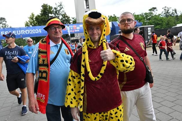 17.06.2024, xjrdrx, Fussball EM 2024, Belgien - Slowakei emspor, v.l. Emotionen, Fans, Stimmung, Fahnen, Logo, Belgien, Zuschauer, Trikots (DFL DFB REGULATIONS PROHIBIT ANY USE OF PHOTOGRAPHS as IMAGE SEQUENCES and or QUASI-VIDEO) Frankfurt