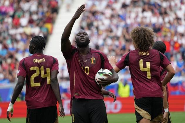 Jubel Romelu Lukaku (Belgien, Belgium, Belgie, Belgique, 10) nach dem Tor von Amadou Onana (Belgien, Belgium, Belgie, Belgique, 24). Oana trifft per Kopfball, aber Romelu Lukaku (Belgien, Belgium, Belgie, Belgique, 10) steht im Abseits und der VAR erkennt das Tor nicht an - Frankfurt 17.06.2024: Belgien vs Slowakei, EURO2024 M9, Gruppe E, EM-Arena Frankfurt