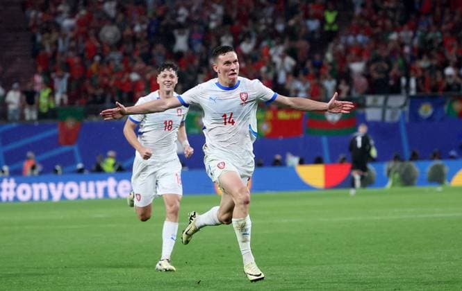 Portugal - Tschechien UEFA EURO, EM, Europameisterschaft,Fussball 2024 Leipzig, 18.06.2024, Leipzig Stadium, UEFA EURO 2024 Germany , Gr. F Vorrunde , PORTUGAL vs. TSCHECHIEN , Tor für Tschechien zum 0:1. Im Bild: Torschütze Lukas Provod (14, Tschechien), Torjubel ,