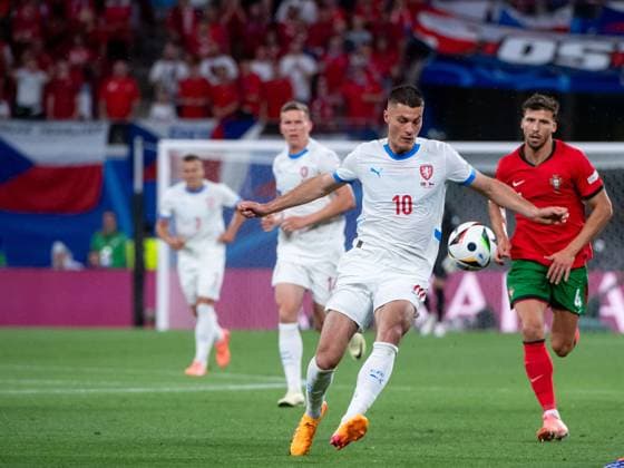 Patrik Schick (Tschechien, 010) im Zweikampf mit Ruben Dias (Portugal, 04), GER, Portugal (POR) vs Czech Republic (CZE), Fussball Europameisterschaft, UEFA EURO, EM, Europameisterschaft,Fussball 2024, Gruppe F, 1. Spieltag, 18.06.2024 GER, Portugal (POR) vs Czech Republic (CZE), Fussball Europameisterschaft, UEFA EURO 2024, Gruppe F, 1. Spieltag, 18.06.2024 Leipzig Copyright: xEibner-Pressefoto Memmlerx EP_MMR