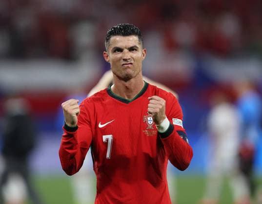 Sport Bilder des Tages - Portugal v Czech Republic, UEFA EURO, EM, Europameisterschaft,Fussball 2024, Group Stage, Group F, Football Stadium Leipzig, RedBull Arena, Leipzig, Germany - 18th June 2024. Cristiano Ronaldo of Portugal & Al-Nassr celebrates the 2-1 victory punching the air in delight at the full time whistle. - Portugal v Czech Republic, UEFA Euro 2024, Group Stage, Group F, Football Stadium Leipzig, RedBull Arena, Leipzig, Germany - 18th June 2024. Leipzig, Football Stadium Leipzig RedBull Arena Germany Copyright: xDanxWeirx CP_Portugal_Czechia_229