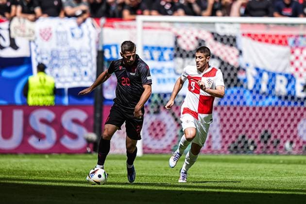 Ylber Ramadani (Albanien, 20), Andrej Kramaric (Kroatien, 09) GER, Kroatien vs. Albanien, Fussball Europameisterschaft, UEFA EURO, EM, Europameisterschaft,Fussball 2024, Spieltag 2, 19.06.2024 GER, Kroatien vs. Albanien, Fussball Europameisterschaft, UEFA Euro 2024, Spieltag 2, 19.06.2024 Hamburg Copyright: xEibner-Pressefoto MarcelxvonxFehrnx EP_MFN
