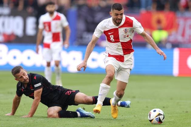Mateo Kovacic of Croatia Croatia v Albania, UEFA European Championship, EM, Europameisterschaft 2024, Group B, Football, Volksparkstadion, Hamburg, Germany, 19 Jun 2024 EDITORIAL USE ONLY No use with unauthorised audio, video, data, fixture lists, club league logos or live services. Online in-match use limited to 120 images, no video emulation. No use in betting, games or single club league player publications. Copyright: xPaulxCurrie Shutterstockx 14543648be