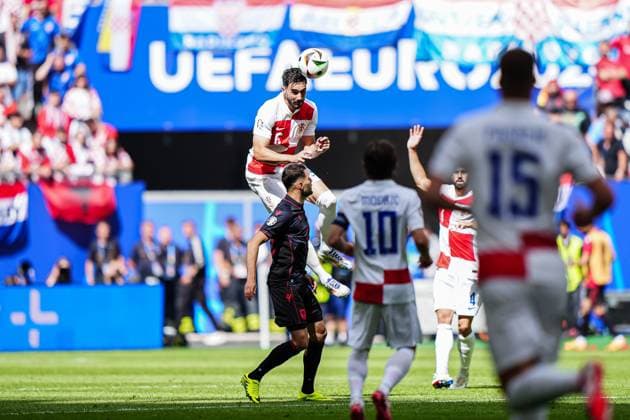 Kopfball Josip Sutalo (Kroatien, 06) GER, Kroatien vs. Albanien, Fussball Europameisterschaft, UEFA EURO, EM, Europameisterschaft,Fussball 2024, Spieltag 2, 19.06.2024 GER, Kroatien vs. Albanien, Fussball Europameisterschaft, UEFA Euro 2024, Spieltag 2, 19.06.2024 Hamburg Copyright: xEibner-Pressefoto MarcelxvonxFehrnx EP_MFN