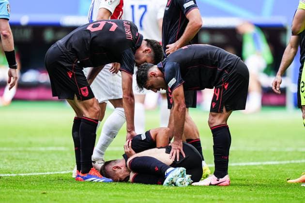 Verletzung Ylber Ramadani (Albanien, 20) GER, Kroatien vs. Albanien, Fussball Europameisterschaft, UEFA EURO, EM, Europameisterschaft,Fussball 2024, Spieltag 2, 19.06.2024 GER, Kroatien vs. Albanien, Fussball Europameisterschaft, UEFA Euro 2024, Spieltag 2, 19.06.2024 Hamburg Copyright: xEibner-Pressefoto MarcelxvonxFehrnx EP_MFN