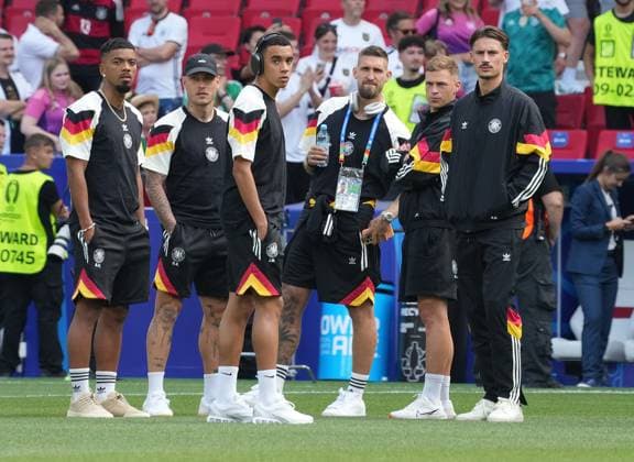 19.06.2024, Stuttgart Arena, Stuttgart, GER, EM UEFA 2024, Group A, Germany vs Hungary, im Bild Benjamin Henrichs (Germany), David Raum (Germany), Jamal Musiala (Germany), Robert Andrich (Germany), Joshua Kimmich (Germany), Robin Koch (Germany) Defodi-506_20240619_hbr_0079