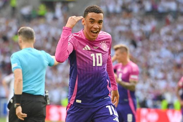 Torjubel Jamal MUSIALA (GER) nach Tor zum 1-0,Jubel,Freude,Begeisterung, Aktion,Einzelbild,angeschnittenes Einzelmotiv,Halbfigur,halbe Figur. Gruppenphase Gruppe A Deutschland (GER) - Ungarn (HUN) am 19.06.2024, Stuttgart Arena. Fussball UEFA EURO, EM, Europameisterschaft,Fussball 2024 GERMANY vom 14.06.2024 - 14.07.2024.