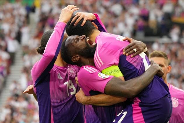 celebrate the goal, Torjubel zum 2:0 Ilkay Gündogan (Deutschland Germany, 21) mit Antonio Rüdiger (Deutschland Germany, 02), der seine unbändige Freude herausschreit und Leroy Sane (Deutschland Germany, 19), Jonathan Tah (Deutschland Germany, 04) - Stuttgart 19.06.2024: Deutschland vs. Ungarn, EURO2024, Gruppe A, M14, EM-Arena Stuttgart