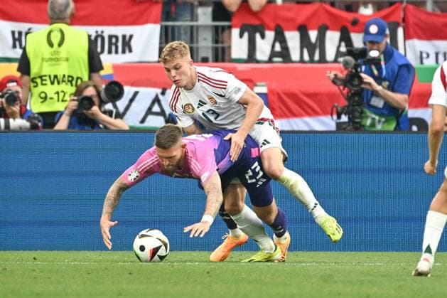19.06.2024, xscotx, Fussball EM 2024, Deutschland - Ungarn, emspor, v.l. Robert Andrich (Deutschland, 23), Andras Schaefer (Schäfer, Ungarn, 13) Zweikampf, Duell, Kampf, tackle Stuttgart