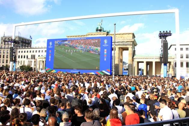 DEU, FIFA, EM-2024, Fanmeile, Brandenburger Tor, 19.06.2024, Brandenburger Tor, Berlin, DEU, FIFA, EM-2024, Fanmeile, Brandenburger Tor, im Bild Foto: Juergen Engler nordphoto GmbH