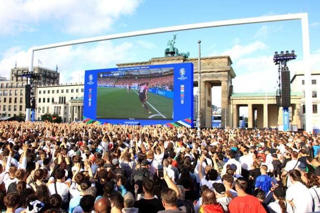 DEU, FIFA, EM-2024, Fanmeile, Brandenburger Tor, 19.06.2024, Brandenburger Tor, Berlin, DEU, FIFA, EM-2024, Fanmeile, Brandenburger Tor, im Bild Foto: Juergen Engler nordphoto GmbH