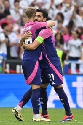 19.06.2024, xsltx, Fussball EM 2024, Deutschland - Ungarn emspor, v.l. Maximilian Mittelstaedt (Mittelstädt, Deutschland, 18), Ilkay Guendogan (Gündogan, Deutschland, 21) Jubel, Torjubel, jubelt ueber das Tor, celebrate the goal, celebration (DFL DFB REGULATIONS PROHIBIT ANY USE OF PHOTOGRAPHS as IMAGE SEQUENCES and or QUASI-VIDEO) Stuttgart