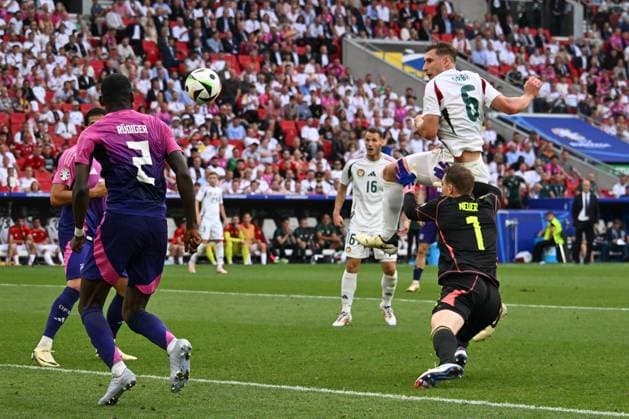 19.06.2024, xsltx, Fussball EM 2024, Deutschland - Ungarn emspor, v.l. Manuel Neuer (Deutschland, 1), Willi Orban (Ungarn, 6) Zweikampf, Duell, Kampf, tackle (DFL DFB REGULATIONS PROHIBIT ANY USE OF PHOTOGRAPHS as IMAGE SEQUENCES and or QUASI-VIDEO) Stuttgart