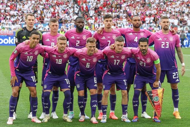 EM 2024: Deutschland - Ungarn am 19.06.2024 in der Stuttgart Arena in Stuttgart Teamfoto der deutschen Nationalmannschaft - Feature, Symbol, Symbolfoto, charakteristisch, Detail Torwart Goalkeeper Manuel Neuer (Deutschland 1) , Toni Kroos (Deutschland 8) , Antonio Rüdiger Ruediger (Deutschland 2) , Kai Havertz (Deutschland 7) , Jonathan Tah (Deutschland 4) , Robert Andrich (Deutschland 23) , Jamal Musiala (Deutschland 10) , Maximilian Mittelstädt Mittelstaedt (Deutschland 18) , Joshua Kimmich (Deutschland 6) , Florian Wirtz (Deutschland 17) , Ilkay Gündogan Guendogan (Deutschland 21)