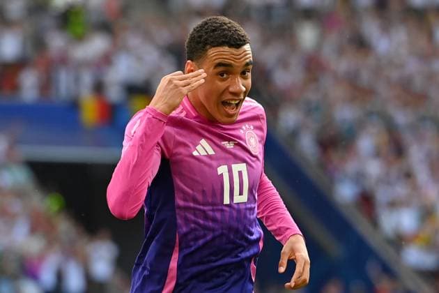Torjubel Jamal MUSIALA (GER) nach Tor zum 1-0, Jubel,Freude,Begeisterung, Aktion,Einzelbild,angeschnittenes Einzelmotiv,Halbfigur,halbe Figur. Gruppenphase Gruppe A Deutschland (GER) - Ungarn (HUN) 2-0 am 19.06.2024, Stuttgart Arena. Fussball UEFA EURO, EM, Europameisterschaft,Fussball 2024 GERMANY vom 14.06.2024 - 14.07.2024.