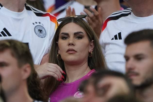 EURO 2024, Fussball, UEFA EURO, EM, Europameisterschaft,Fussball 2024, EM 2024, Gruppenphase, Gruppe A, Deutschland-Ungarn, 19.06.2024, Stuttgartarena Stuttgart Anlicia Andrich Frau fraue Robert Andrich Deutschland, Aktion, Einzelbild