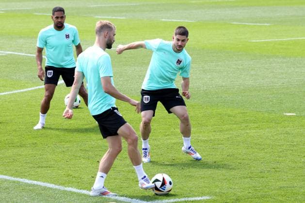 DEU, FIFA, EM-2024, Oestereicch Training, 20.06.2024, Amateurstadion von Hertha BSC, Berlin, DEU, FIFA, EM-2024, Oestereicch Training, im Bild Romano Schmid (Austria 18), Konrad Laimer (Austria 20) Foto: Juergen Engler nordphoto GmbH